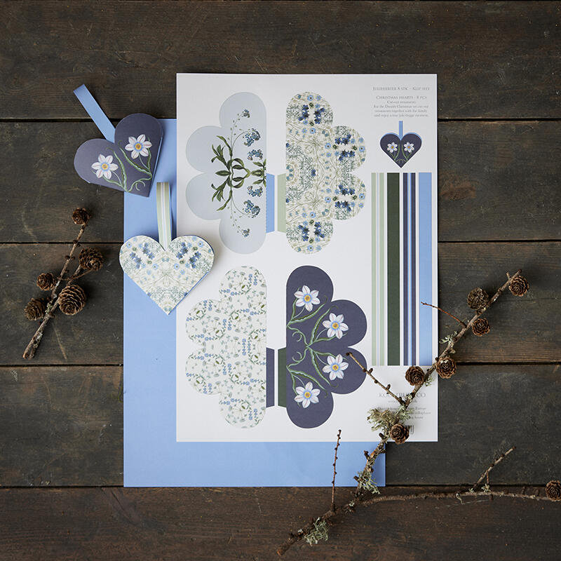 Cut-out Christmas hearts - blue/green