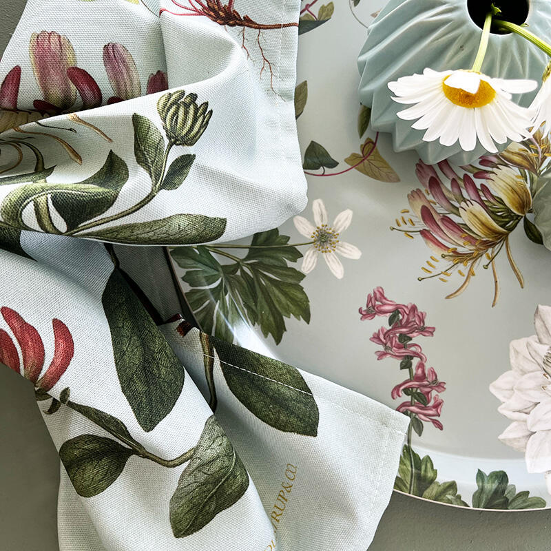 Flora Danica tea towel and tray Ø38