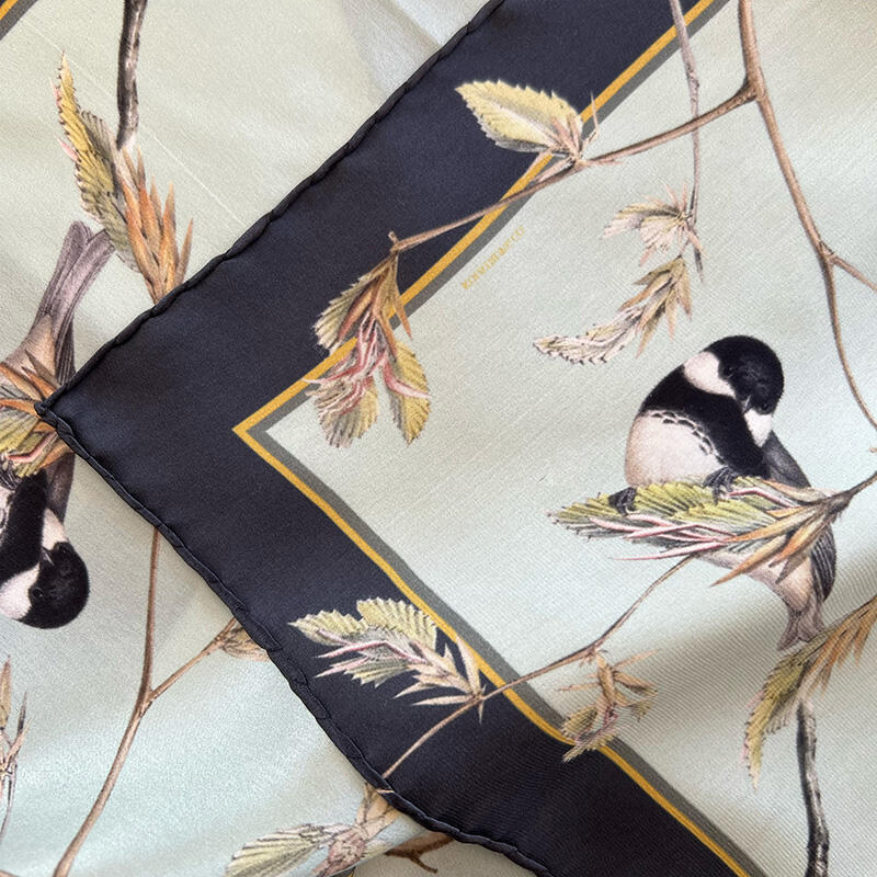 SILK SCARF - Garden birds - 50 cm